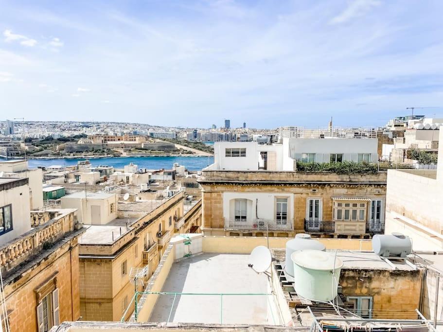 City Penthouse With Roof Terrace And Sea Views バレッタ エクステリア 写真