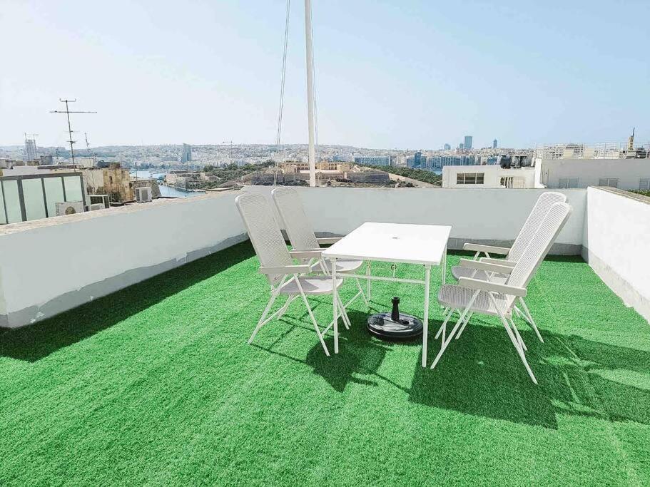 City Penthouse With Roof Terrace And Sea Views バレッタ エクステリア 写真