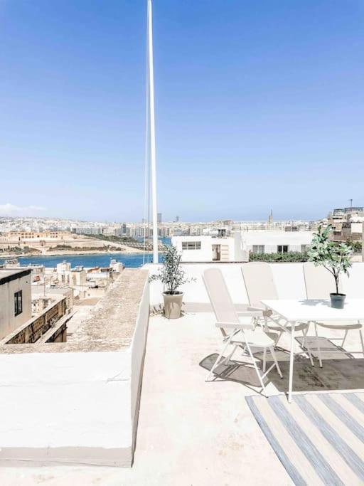 City Penthouse With Roof Terrace And Sea Views バレッタ エクステリア 写真